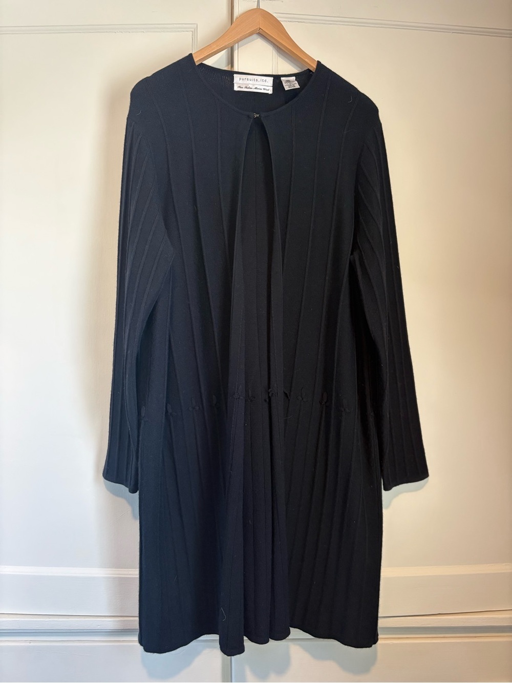 Pursuits, ltd. Black Extra Fine Italian Merino Wool Cardigan
